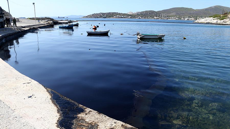 Greece oil pollution