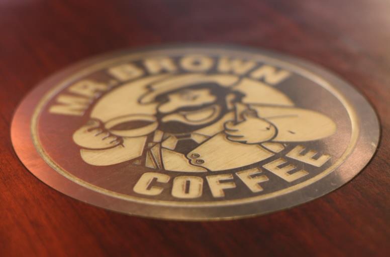 Mr.Brown: Κέρασε καφέ και smartphone σε χριστουγεννιάτικη εκδήλωση