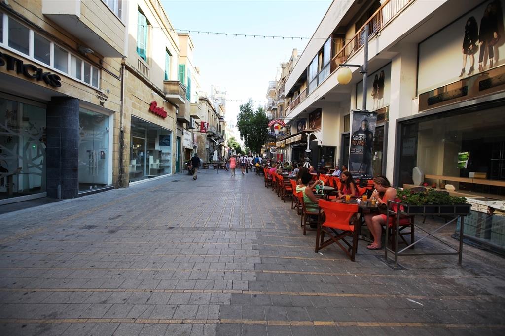 καταστήματα