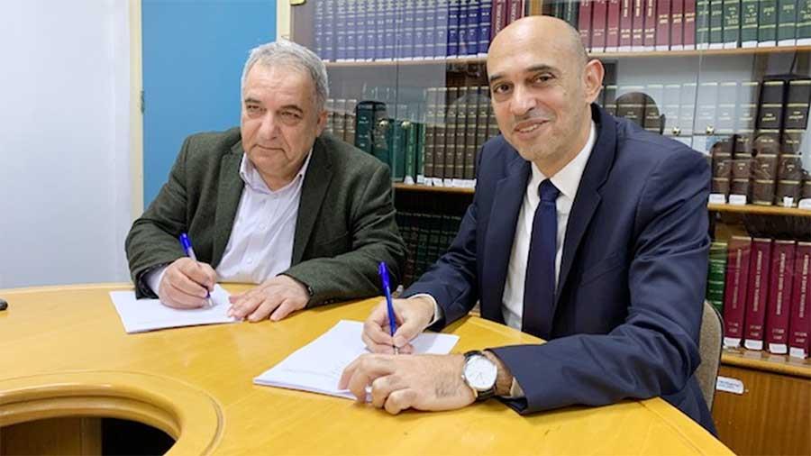 Από αριστερά προς δεξιά: ο Δρ. Στέλιος Γιαννόπουλος (Διευθυντής Γενικού Χημείου του Κράτους) και ο κύριος Δημήτρης Νησιώτης (Γενικός Διευθυντής NetU)