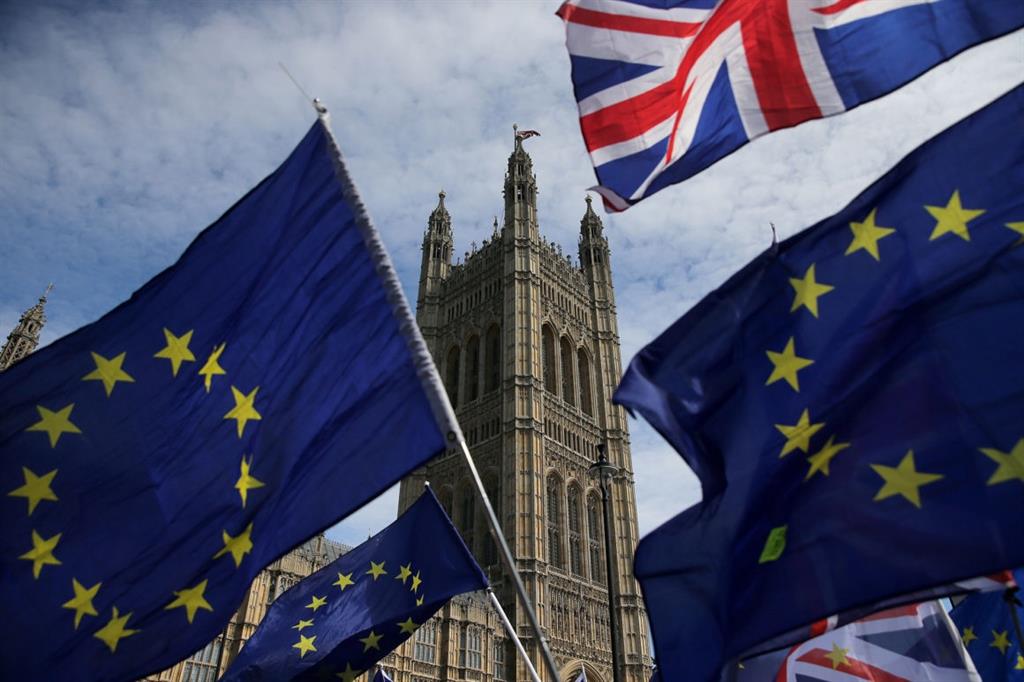 Pro-EU demonstrators wave Eureopean Union and Union flags during a protest against Brexit, outside of the Houses of Parliament in central London on June 11, 2018. - After a rollercoaster week of Brexit rows within her government and with Brussels, British Prime Minister Theresa May will on Tuesday seek to avoid another setback in a long-awaited showdown with parliament. MPs in the House of Commons will vote on a string of amendments to a key piece of Brexit legislation that could force the government's hand in the negotiations with the European Union. (Photo by Daniel LEAL-OLIVAS / AFP)        (Photo credit should read DANIEL LEAL-OLIVAS/AFP/Getty Images)