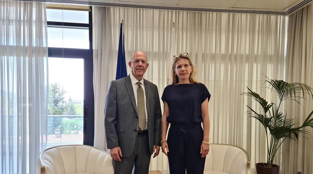 DOC.20230518.4983710.ypoik-presvira-olandias