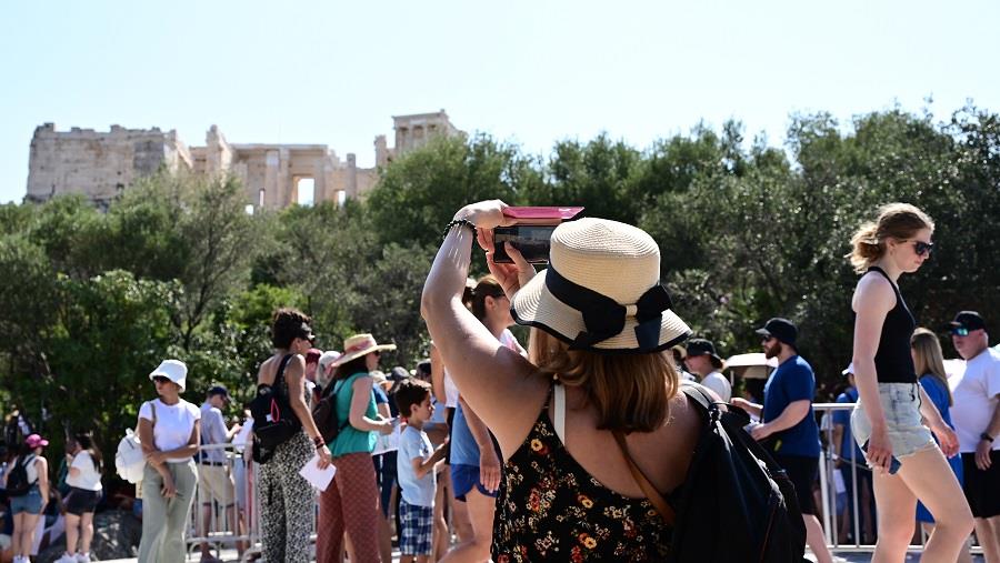 ΤΟΥΡΙΣΤΕΣ ΚΑΥΣΩΝΑΣ