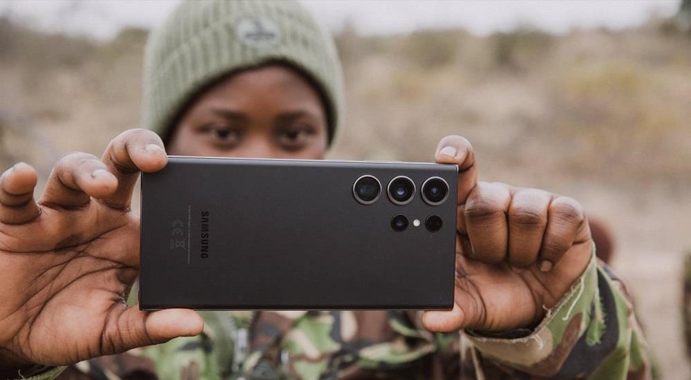 image_8_galaxy_s23_ultra_being_used_on_patrol