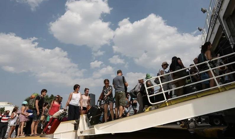 ΤΟΥΡΙΣΤΕΣ ΕΛΛΑΔΑ