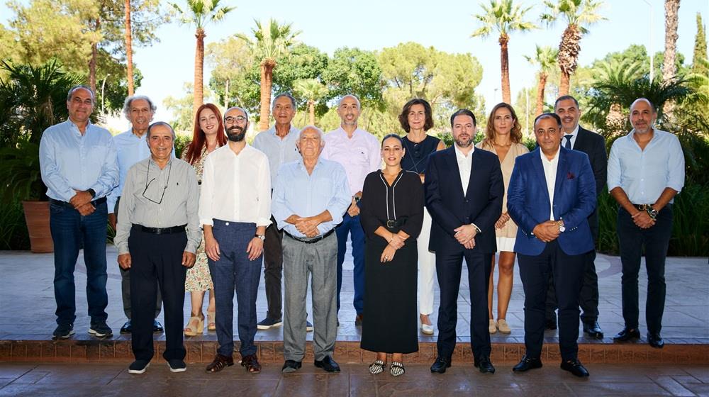 5268982426511869 CIM-BoardMeeting