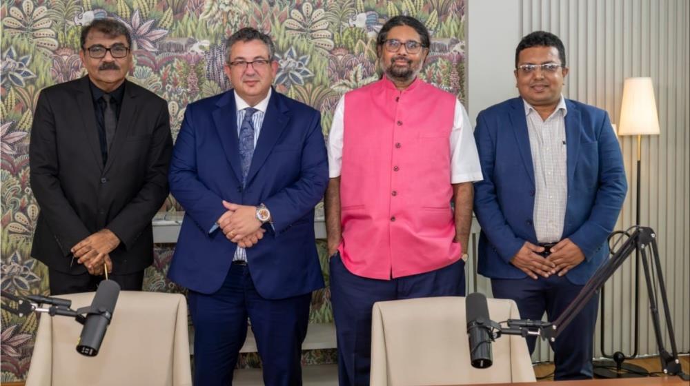 5280200427804181 MixCollage-25-Sep-2025-08-13-AM-6021