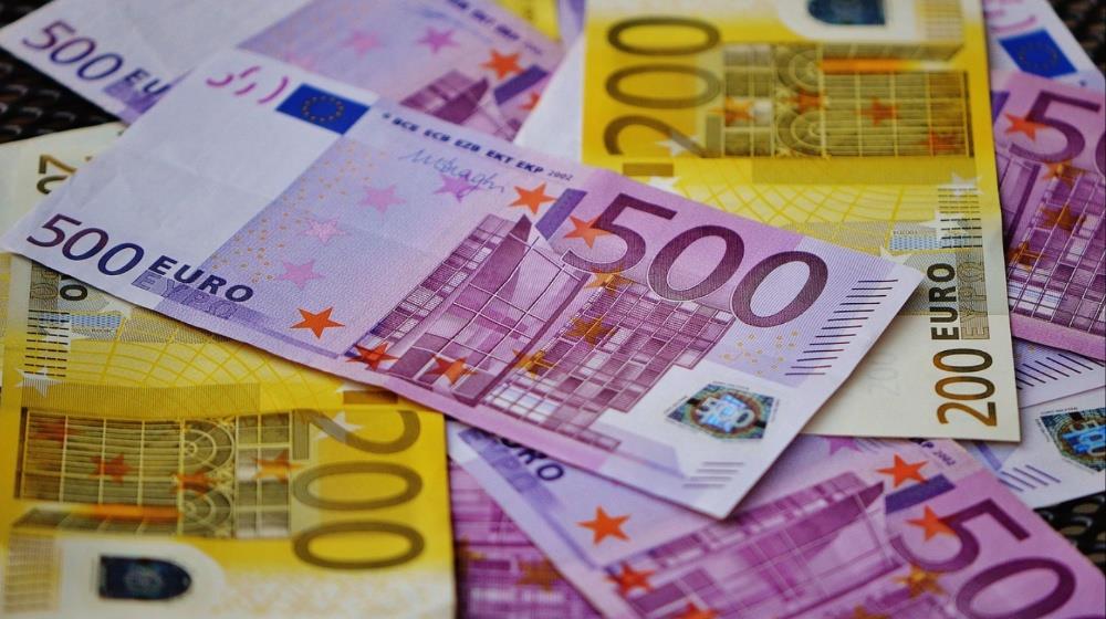 5295780843294423 money euros
