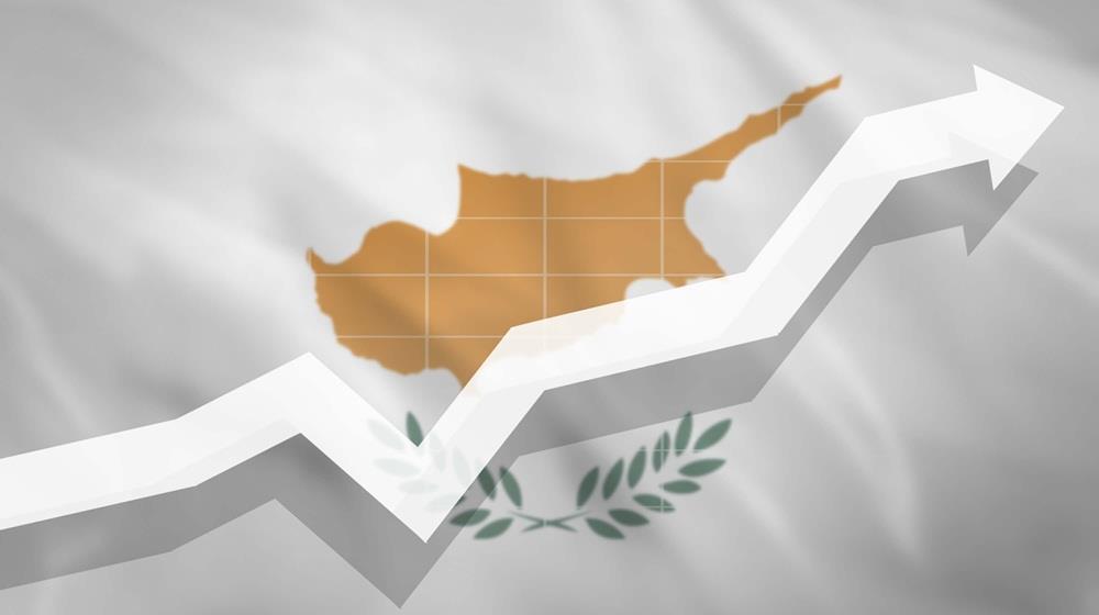 Fitch: Αναβάθμισε σε θετική από σταθερή την προοπτική της κυπριακής οικονομίας – Περιοδική αξιολόγηση κι από Moody’s