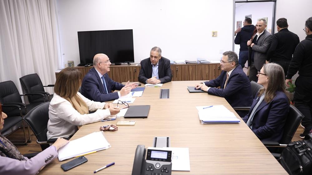 &Pi;&rho;&omicron;&sigmaf; &mu;&epsilon;&tau;&alpha;&rho;&rho;ύ&theta;&mu;&iota;&sigma;&eta; &eta; &delta;&iota;&alpha;&kappa;&upsilon;&beta;έ&rho;&nu;&eta;&sigma;&eta; &tau;&eta;&sigmaf; &Kappa;&epsilon;&nu;&tau;&rho;&iota;&kappa;ή&sigmaf; &Tau;&rho;ά&pi;&epsilon;&zeta;&alpha;&sigmaf;