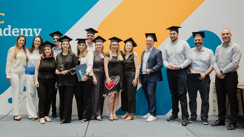 5371065362874937 CIM Graduation