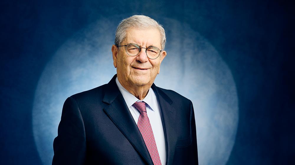 Advice from the top - &Beta;&alpha;&sigma;ί&lambda;&eta;&sigmaf; &Gamma;. &Rho;&omicron;&lambda;ό&gamma;&eta;&sigmaf;: Ό&rho;&alpha;&mu;&alpha;, &epsilon;&pi;&iota;&mu;&omicron;&nu;ή &kappa;&alpha;&iota; &pi;ά&theta;&omicron;&sigmaf; &epsilon;ί&nu;&alpha;&iota; &eta; &pi;&rho;&alpha;&gamma;&mu;&alpha;&tau;&iota;&kappa;ή &pi;&upsilon;&xi;ί&delta;&alpha; &tau;&omicron;&upsilon; &epsilon;&pi;&iota;&chi;&epsilon;&iota;&rho;&epsilon;ί&nu;