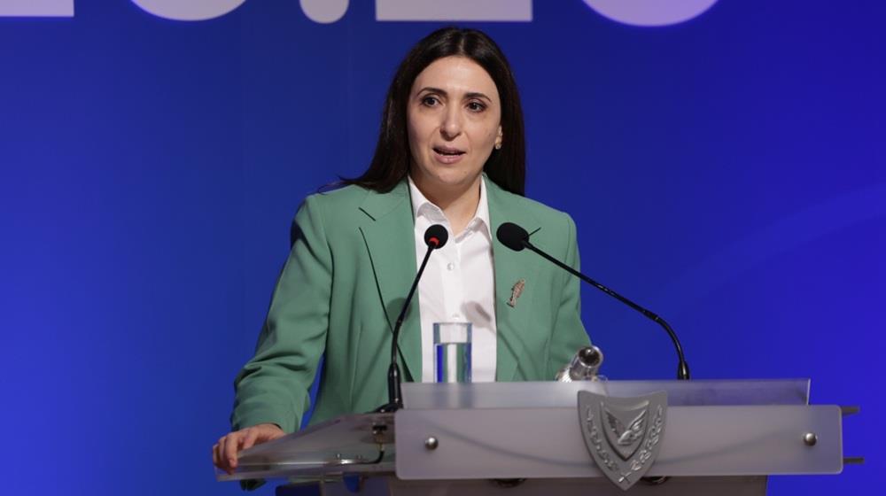 &Mu;&alpha;&rho;&iota;&lambda;έ&nu;&alpha; &Rho;&alpha;&omicron;&upsilon;&nu;ά: &Pi;&alpha;&rho;&omicron;&upsilon;&sigma;&iota;ά&zeta;&epsilon;&iota; &tau;&iota;&sigmaf; &pi;&rho;&omicron;&tau;&epsilon;&rho;&alpha;&iota;ό&tau;&eta;&tau;&epsilon;&sigmaf; &tau;&eta;&sigmaf; &Kappa;&upsilon;&pi;&rho;&iota;&alpha;&kappa;ή&sigmaf; &Pi;&rho;&omicron;&epsilon;&delta;&rho;ί&alpha;&sigmaf; &Epsilon;.&Epsilon;. &sigma;&tau;&omicron; &Sigma;&upsilon;&mu;&beta;&omicron;ύ&lambda;&iota;&omicron; &Gamma;&epsilon;&nu;&iota;&kappa;ώ&nu; &Upsilon;&pi;&omicron;&theta;έ&sigma;&epsilon;&omega;&nu;