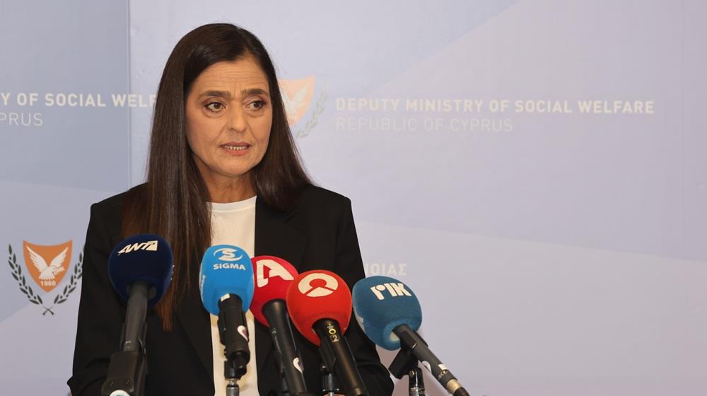 &Kappa;&lambda;έ&alpha; &Pi;&alpha;&pi;&alpha;έ&lambda;&lambda;&eta;&nu;&alpha;: &Theta;&alpha; &pi;&alpha;&rho;&omicron;&upsilon;&sigma;&iota;ά&sigma;&epsilon;&iota; &tau;&iota;&sigmaf; &pi;&rho;&omicron;&tau;&epsilon;&rho;&alpha;&iota;ό&tau;&eta;&tau;&epsilon;&sigmaf; &tau;&eta;&sigmaf; &Kappa;&upsilon;&pi;&rho;&iota;&alpha;&kappa;ή&sigmaf; &Pi;&rho;&omicron;&epsilon;&delta;&rho;ί&alpha;&sigmaf; &Epsilon;.&Epsilon;. &gamma;&iota;&alpha; &epsilon;&rho;&gamma;&alpha;&sigma;ί&alpha; &kappa;&alpha;&iota; &kappa;&omicron;&iota;&nu;&omega;&nu;&iota;&kappa;ή &pi;&omicron;&lambda;&iota;&tau;&iota;&kappa;ή