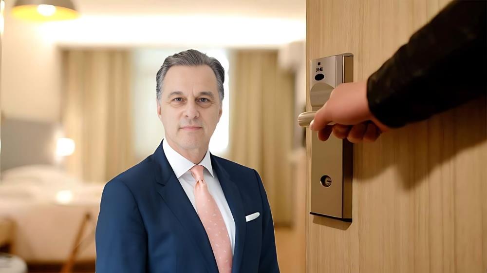 5404850139233732 Christos Angelides