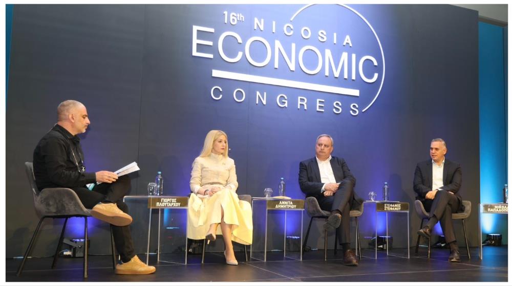 &Omicron; &lambda;ό&gamma;&omicron;&sigmaf; &sigma;&tau;&omicron;&upsilon;&sigmaf; &alpha;&rho;&chi;&eta;&gamma;&omicron;ύ&sigmaf; &kappa;&omicron;&mu;&mu;ά&tau;&omega;&nu;: &Tau;&iota; &epsilon;ί&pi;&alpha;&nu; &Alpha;&nu;&nu;ί&tau;&alpha; &Delta;&eta;&mu;&eta;&tau;&rho;ί&omicron;&upsilon;, &Sigma;&tau;. &Sigma;&tau;&epsilon;&phi;ά&nu;&omicron;&upsilon; &kappa;&alpha;&iota; &Nu;. &Pi;&alpha;&pi;&alpha;&delta;ό&pi;&omicron;&upsilon;&lambda;&omicron;&sigmaf; &gamma;&iota;&alpha; &tau;&eta;&nu; &omicron;&iota;&kappa;&omicron;&nu;&omicron;&mu;ί&alpha; &kappa;&alpha;&iota; &tau;&omicron; &nu;έ&omicron; &kappa;&omicron;&iota;&nu;&omicron;&beta;&omicron;&upsilon;&lambda;&epsilon;&upsilon;&tau;&iota;&kappa;ό &sigma;&kappa;
