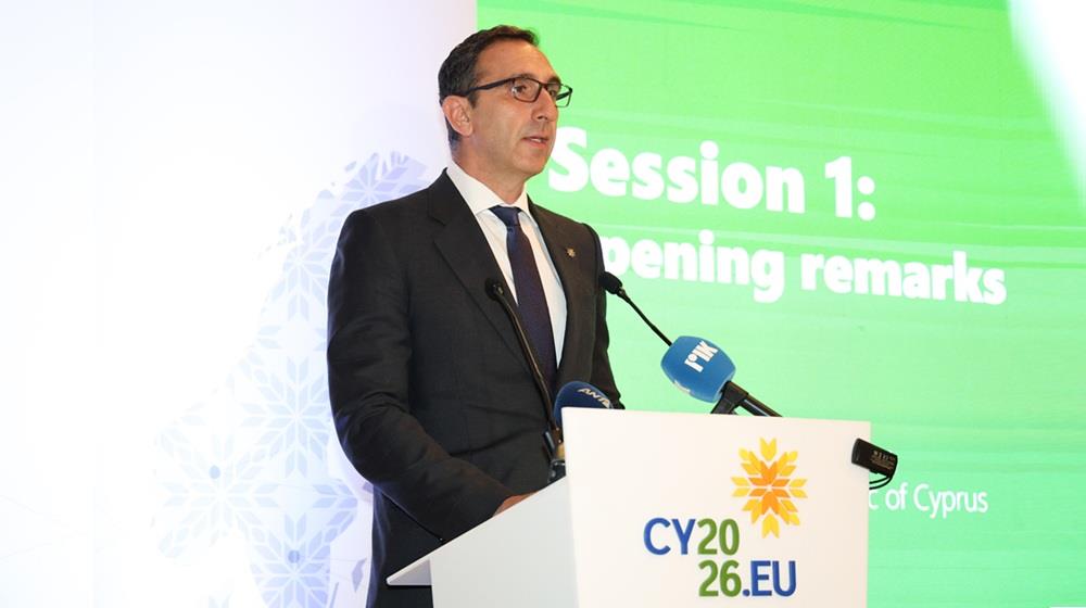 &Kappa;&omega;&nu;&sigma;&tau;&alpha;&nu;&tau;ί&nu;&omicron;&sigmaf; &Iota;&omega;ά&nu;&nu;&omicron;&upsilon;: &Pi;&rho;&omicron;&tau;&epsilon;&rho;&alpha;&iota;ό&tau;&eta;&tau;&alpha; &eta; &pi;&rho;&omicron;ώ&theta;&eta;&sigma;&eta; &tau;&eta;&sigmaf; &epsilon;&delta;&alpha;&phi;&iota;&kappa;ή&sigmaf; &sigma;&upsilon;&nu;&omicron;&chi;ή&sigmaf; &gamma;&iota;&alpha; &alpha;&nu;&tau;&alpha;&gamma;&omega;&nu;&iota;&sigma;&tau;&iota;&kappa;ό&tau;&eta;&tau;&alpha; &Epsilon;.&Epsilon;.