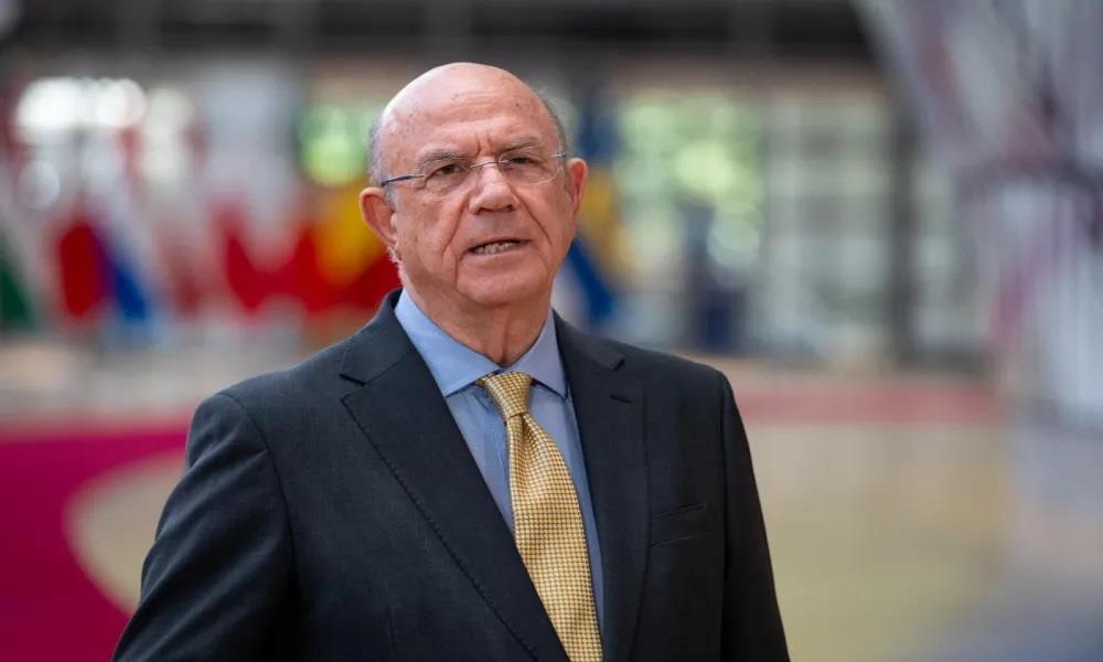 &Sigma;&tau;&iota;&sigmaf; &Beta;&rho;&upsilon;&xi;έ&lambda;&lambda;&epsilon;&sigmaf; &gamma;&iota;&alpha; Eurogroup, ECOFIN &kappa;&alpha;&iota; &epsilon;&kappa;&delta;ή&lambda;&omega;&sigma;&eta; &Upsilon;&psi;&eta;&lambda;&omicron;ύ &Epsilon;&pi;&iota;&pi;έ&delta;&omicron;&upsilon; &sigma;&tau;&omicron; &Epsilon;&upsilon;&rho;&omega;&pi;&alpha;ϊ&kappa;ό &Kappa;&omicron;&iota;&nu;&omicron;&beta;&omicron;ύ&lambda;&iota;&omicron; &omicron; &Mu;ά&kappa;&eta;&sigmaf; &Kappa;&epsilon;&rho;&alpha;&upsilon;&nu;ό&sigmaf;