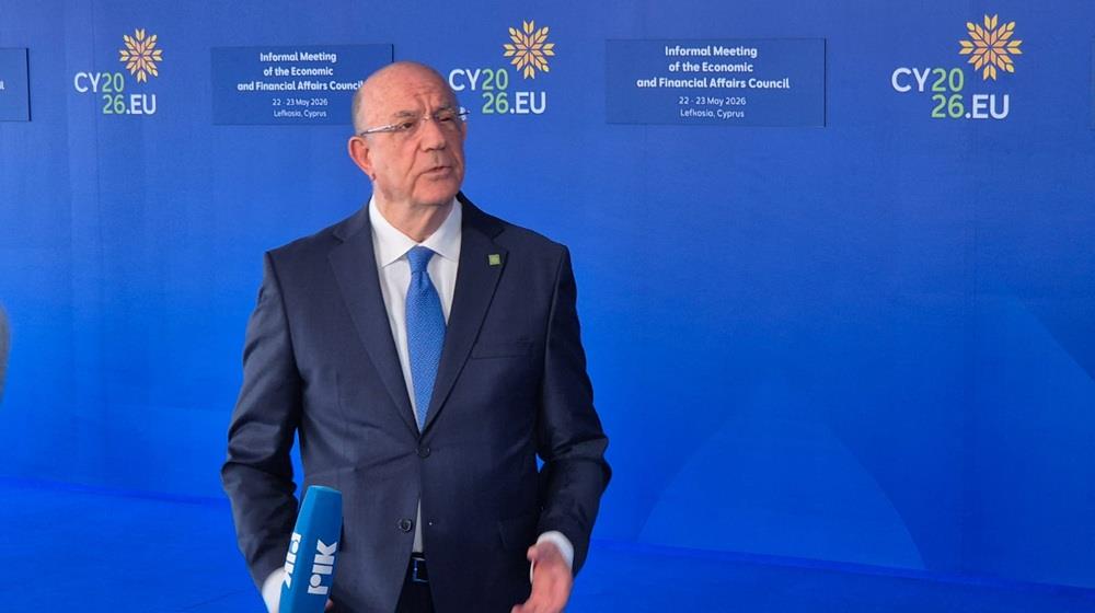 LIVE: &Sigma;&upsilon;&nu;&epsilon;&delta;&rho;&iota;ά&zeta;&omicron;&upsilon;&nu; &sigma;&tau;&eta; &Lambda;&epsilon;&upsilon;&kappa;&omega;&sigma;ί&alpha; Ecofin &kappa;&alpha;&iota; Eurogroup - &Tau;&alpha; &theta;έ&mu;&alpha;&tau;&alpha; &sigma;&tau;&eta;&nu; &alpha;&tau;&zeta;έ&nu;&tau;&alpha;
