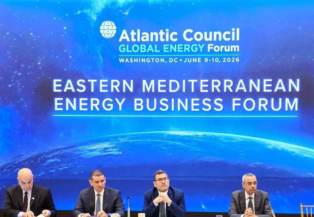 &Sigma;&tau;&eta;&nu; &Omicron;&upsilon;ά&sigma;&iota;&nu;&gamma;&kappa;&tau;&omicron;&nu; &omicron; &Mu;&iota;&chi;ά&lambda;&eta;&sigmaf; &Delta;&alpha;&mu;&iota;&alpha;&nu;ό&sigmaf;: &Epsilon;&nu;&iota;&sigma;&chi;&upsilon;&mu;έ&nu;&omicron;&sigmaf; &omicron; &rho;ό&lambda;&omicron;&sigmaf; &tau;&eta;&sigmaf; &Kappa;ύ&pi;&rho;&omicron;&upsilon; &sigma;&tau;&iota;&sigmaf; &epsilon;&nu;&epsilon;&rho;&gamma;&epsilon;&iota;&alpha;&kappa;έ&sigmaf; &epsilon;&xi;&epsilon;&lambda;ί&xi;&epsilon;&iota;&sigmaf; &sigma;&tau;&eta;&nu; &Alpha;&nu;&alpha;&tau;&omicron;&lambda;&iota;&kappa;ή &Mu;&epsilon;&sigma;ό&gamma;&epsilon;&iota;&omicron;