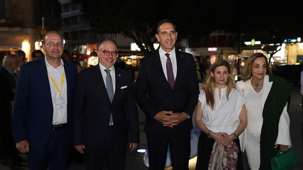 &Kappa;&omega;&nu;&sigma;&tau;&alpha;&nu;&tau;ί&nu;&omicron;&sigmaf; &Iota;&omega;ά&nu;&nu;&omicron;&upsilon;: &Eta; &Kappa;&upsilon;&pi;&rho;&iota;&alpha;&kappa;ή &Pi;&rho;&omicron;&epsilon;&delta;&rho;ί&alpha; &alpha;&phi;ή&nu;&epsilon;&iota; &omicron;&upsilon;&sigma;&iota;&alpha;&sigma;&tau;&iota;&kappa;ό &alpha;&pi;&omicron;&tau;ύ&pi;&omega;&mu;&alpha; &kappa;&alpha;&iota; &sigma;&tau;&eta; &delta;&iota;&epsilon;&theta;&nu;ή &epsilon;&iota;&kappa;ό&nu;&alpha; &tau;&eta;&sigmaf; &Lambda;&epsilon;&upsilon;&kappa;&omega;&sigma;ί&alpha;&sigmaf;