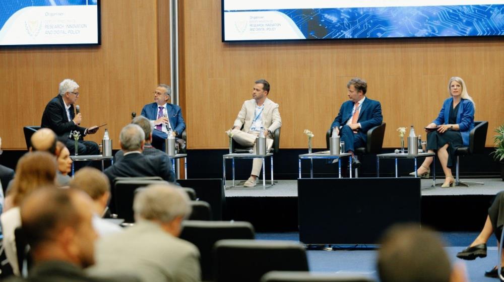 Panel of specialists discusses simplification of regulations to empower European businesses