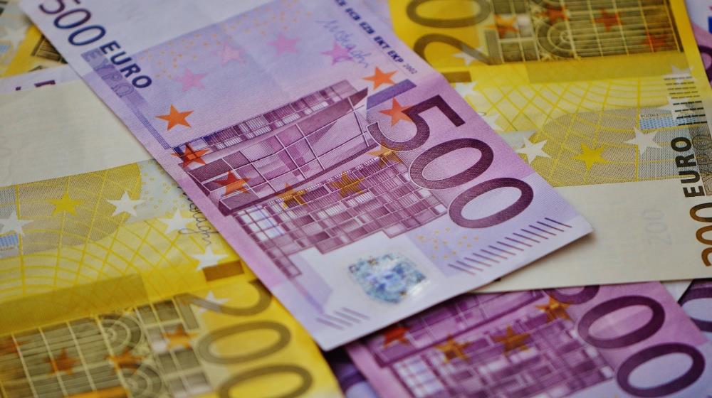 5453868434782807 euros money cash euro