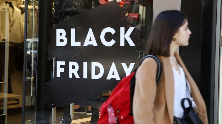 Σε χαμηλές πτήσεις η Black Friday…«Συνηθισμένη μέρα» για τους καταστηματάρχες