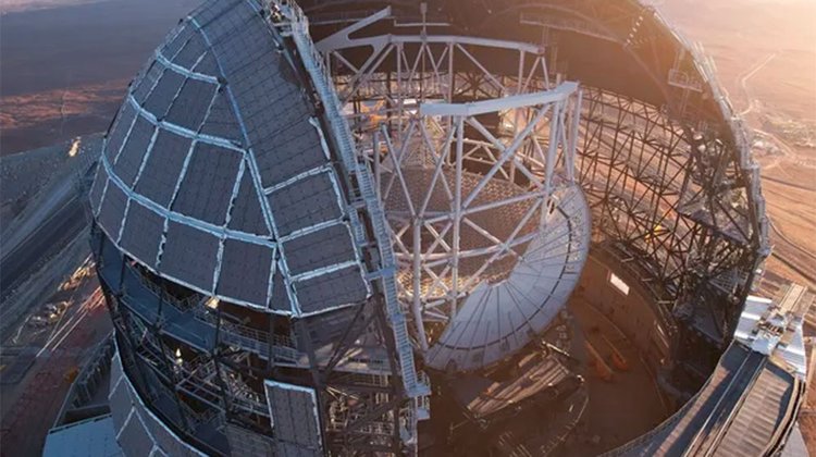 &Upsilon;&pi;&#972; &kappa;&alpha;&tau;&alpha;&sigma;&kappa;&epsilon;&upsilon;&#942; &tau;&omicron; "Extremely Large Telescope"-&Tau;&omicron; &mu;&epsilon;&gamma;&a