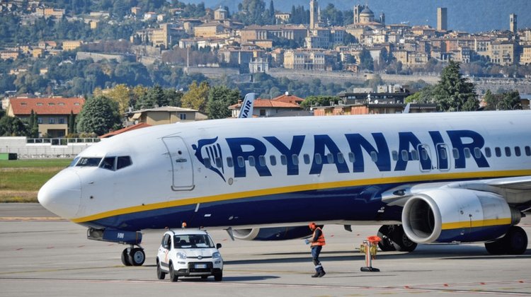 Ryanair: Αναπροσαρμογή πτητικού προγράμματος από και προς τη Γερμανία-Στροφή στα περιφερειακά αεροδρόμια