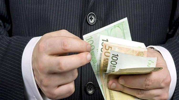 98 περιπτώσεις πολυσυνταξιούχων-συνταξιούχων με μισθό-«Δεν θα αφαιρεθεί» το δικαίωμα σύνταξης δημοσίου υπαλλήλου