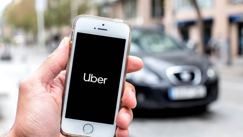 TAL-uber-screen-car-UBERHOLIDAY1122-50314d4bd42e4316bec881419eab2d3d