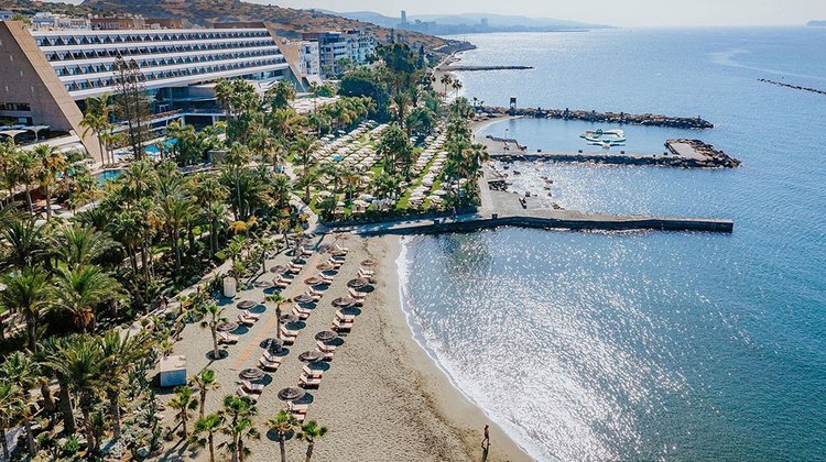 Amathus Beach Hotel: Έκλεισε για ανακαίνιση και επανέρχεται στις 14 Μαρτίου