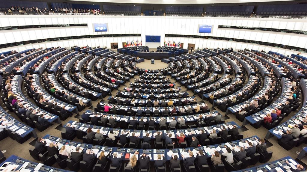 epa05039761 Members of the European Parliament attend a voting in the European Parliament in Strasbourg, France, 24 November 2015. Members of the European Parliament were voting about repealing certain acts from the Schengen agreement.  EPA/PATRICK SEEGER