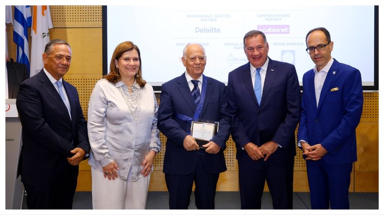 Το όραμα γίνεται πραγματικότητα στο Ολυμπιακό Μέγαρο-Τιμήθηκε σε κλίμα συγκίνησης ο Κίκης Λαζαρίδης