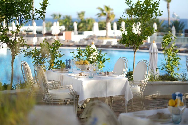 Parklane Limassol - Restaurants - Il Teatro -Table Setting 02 HR