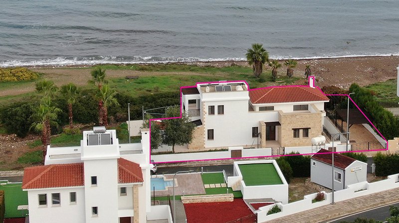 Beachfront-villa-Latsi